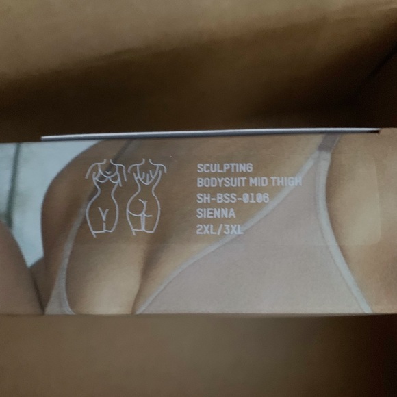 SKIMS SCULPTING BODYSUIT MID THIGH (PRICE FIRM) - Picture 2 of 6